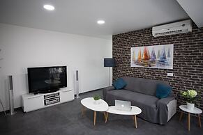 Poseidon Apartment By Michalis