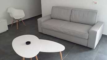 Poseidon Apartment By Michalis