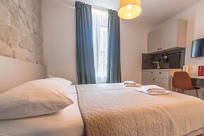 City Center Studio Apartments L&B