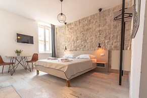 City Center Studio Apartments L&B