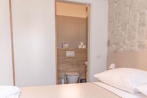 City Center Studio Apartments L&B