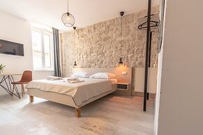 City Center Studio Apartments L&B