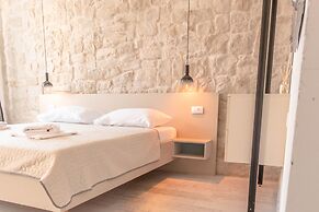 City Center Studio Apartments L&B