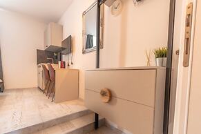 City Center Studio Apartments L&B