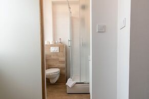 City Center Studio Apartments L&B