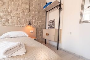 City Center Studio Apartments L&B