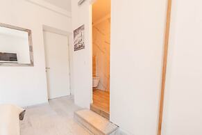 City Center Studio Apartments L&B