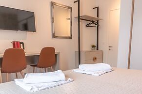 City Center Studio Apartments L&B