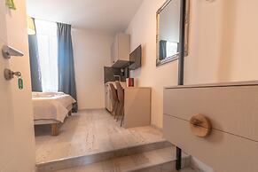 City Center Studio Apartments L&B