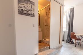 City Center Studio Apartments L&B