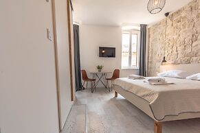 City Center Studio Apartments L&B