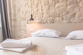 City Center Studio Apartments L&B