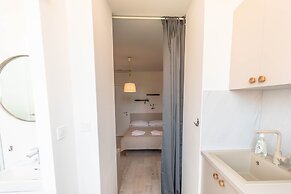 City Center Studio Apartments L&B