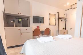 City Center Studio Apartments L&B