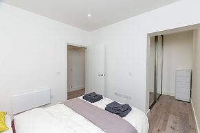 Deluxe Heathrow Apartments & Parking