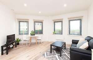 Deluxe Heathrow Apartments & Parking