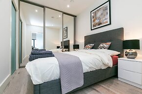 Deluxe Heathrow Apartments & Parking