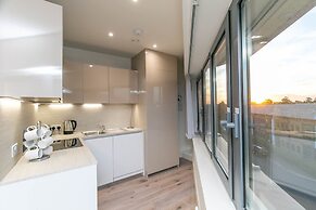 Deluxe Heathrow Apartments & Parking