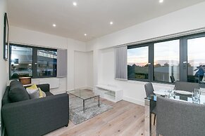 Deluxe Heathrow Apartments & Parking