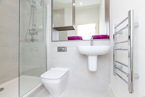 Deluxe Heathrow Apartments & Parking