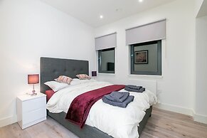 Deluxe Heathrow Apartments & Parking