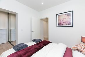 Deluxe Heathrow Apartments & Parking