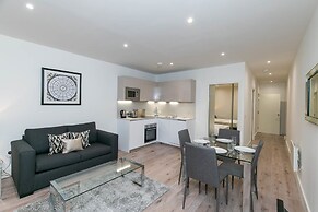Deluxe Heathrow Apartments & Parking