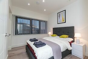 Deluxe Heathrow Apartments & Parking