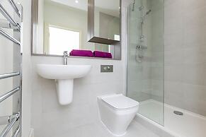 Deluxe Heathrow Apartments & Parking