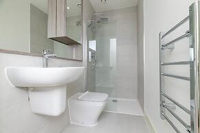 Deluxe Heathrow Apartments & Parking