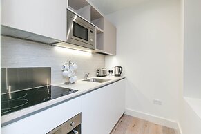 Deluxe Heathrow Apartments & Parking