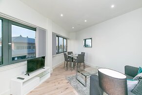 Deluxe Heathrow Apartments & Parking