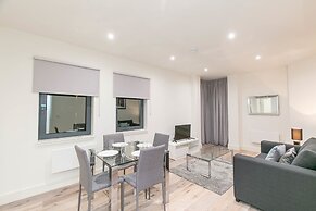 Deluxe Heathrow Apartments & Parking