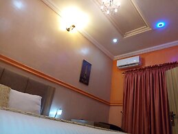 Euro Lounge and Suites