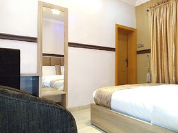 Euro Lounge and Suites