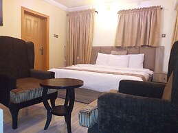 Euro Lounge and Suites