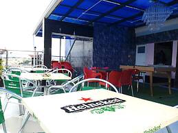 Euro Lounge and Suites