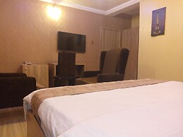 Euro Lounge and Suites
