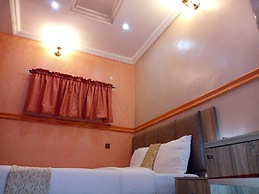 Euro Lounge and Suites