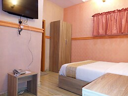 Euro Lounge and Suites