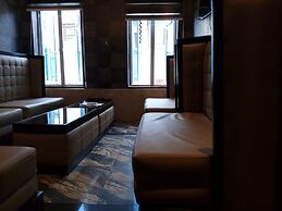Euro Lounge and Suites