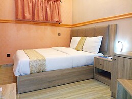 Euro Lounge and Suites