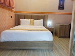 Euro Lounge and Suites