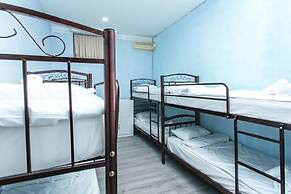 Sherlock Holmes Hostel Baku