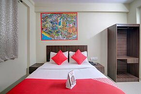 OYO 11916 Varcity Plaza