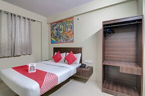 OYO 11916 Varcity Plaza