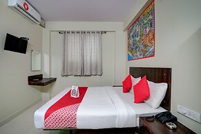 OYO 11916 Varcity Plaza