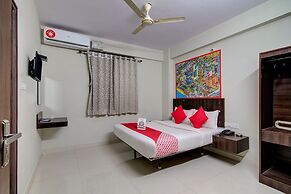 OYO 11916 Varcity Plaza