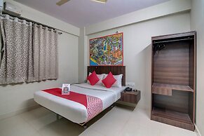 OYO 11916 Varcity Plaza