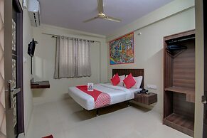 OYO 11916 Varcity Plaza